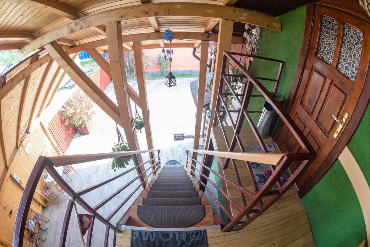 Wooden Attic Apartamento Braşov Exterior foto
