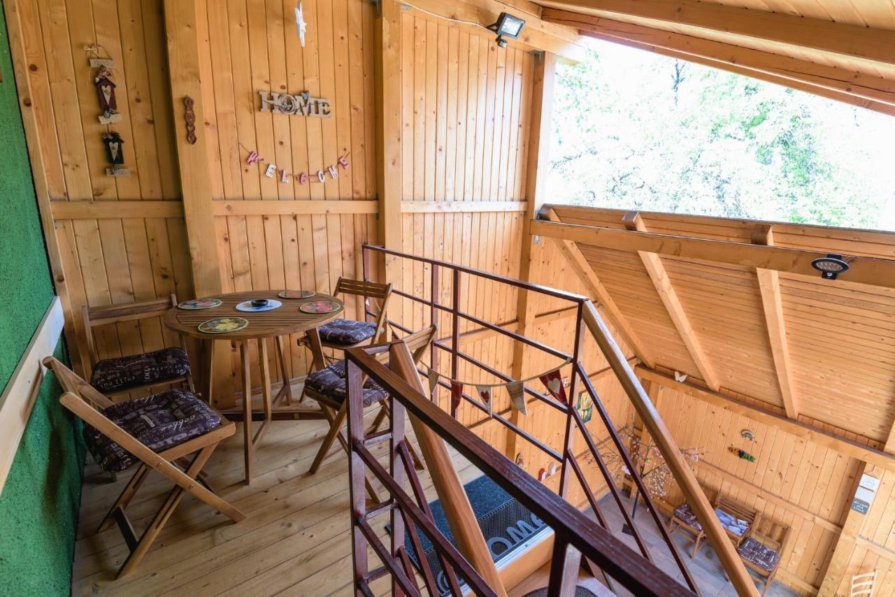 Wooden Attic Apartamento Braşov Exterior foto